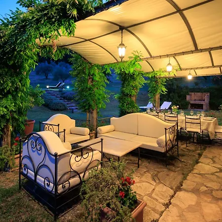 Villa Charming Historic Villa-10 Acres