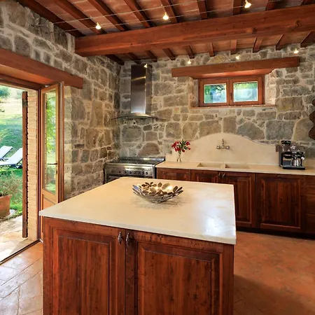 Charming Historic Villa-10 Acres Villa Quadro Vecchio