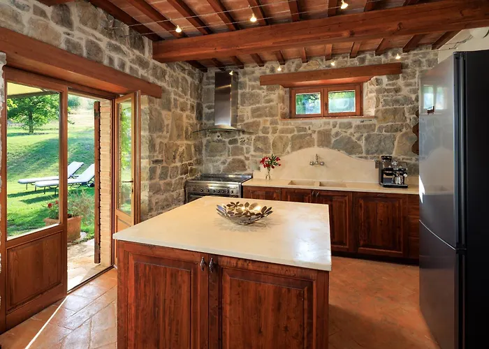 Charming Historic Villa-10 Acres Villa Quadro Vecchio